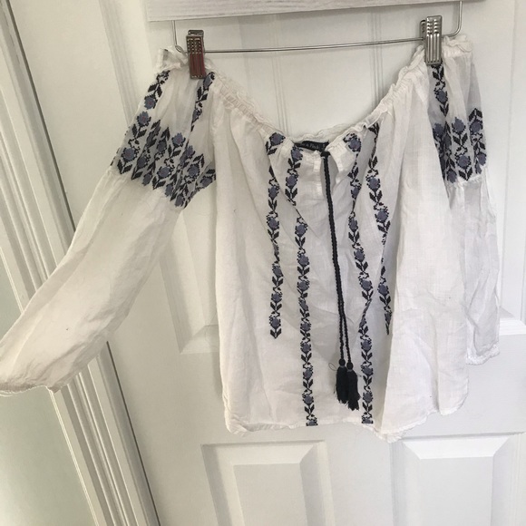 Abercrombie & Fitch shirt ALL TOPS 3/20$! - Picture 1 of 2